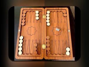 آشنایی با بازی تخته نرد دو نفره با بلوتوث: چگونه فناوری آنلاین، سرگرمی سنتی را تغییر میدهد؟